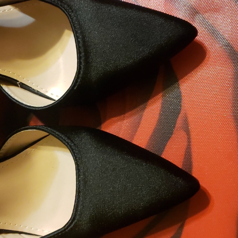 She & In Heels - Picture 4 of 6